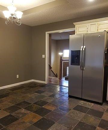 5th image of 718 N Rockwell Ave