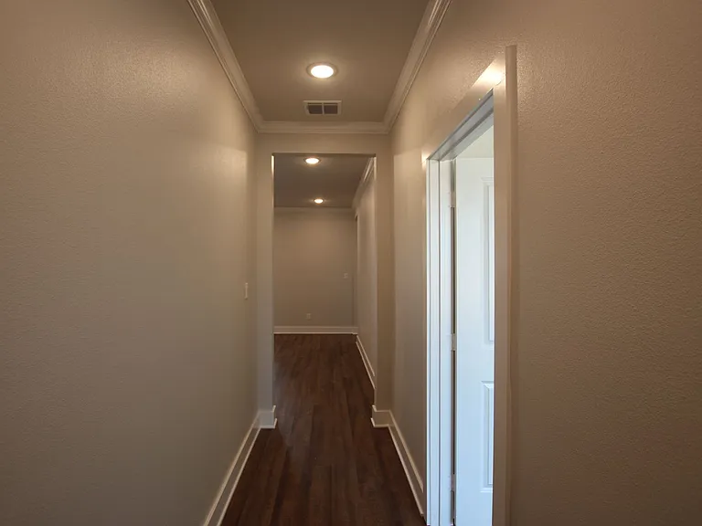 715 Freedom Way — Photo 3