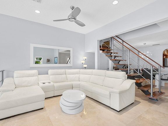 3rd image of 2715 NE 15th Street #2715