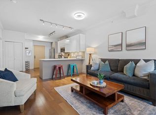 857 W 15th St #403, North Vancouver, BC