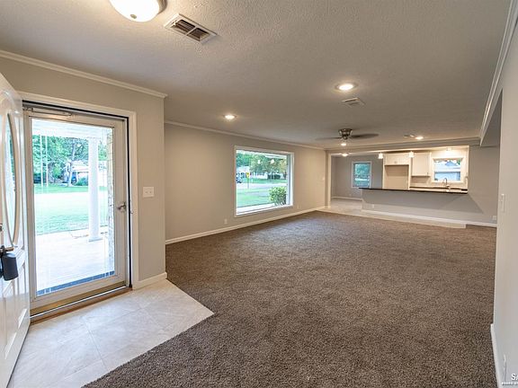 4th image of 603 E Republic Ave