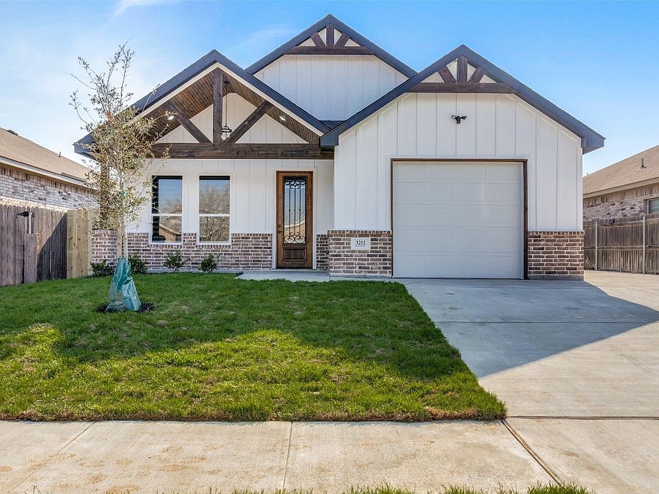 1st image of 3212 Royal Crest Dr