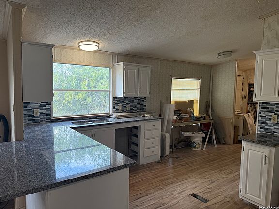 3rd image of 102 DEWEY LN
