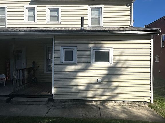3rd image of 370-372 Cottage St #370