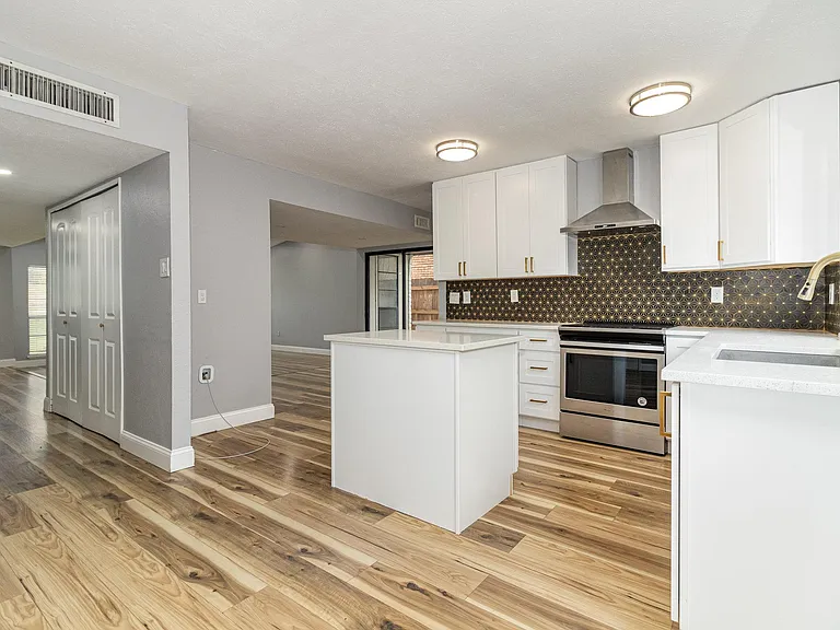 4716 Roberts Dr — Photo 13