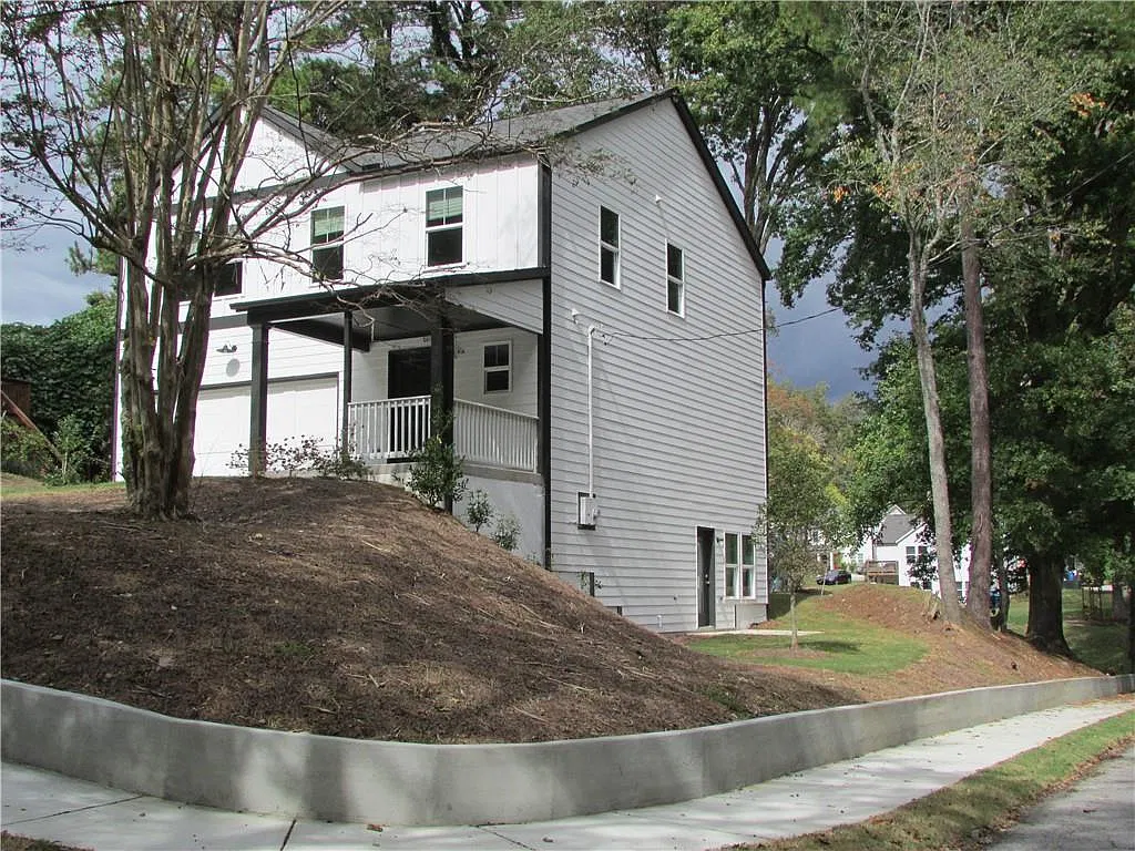4 bed, 2.5 bath, 1887 sqft, $3,000 — Photo 2