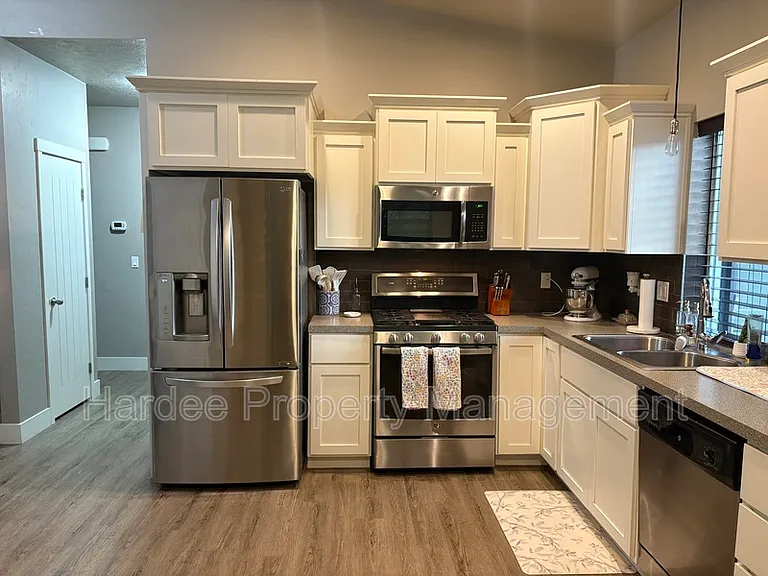 4315 N Adams St — Photo 3