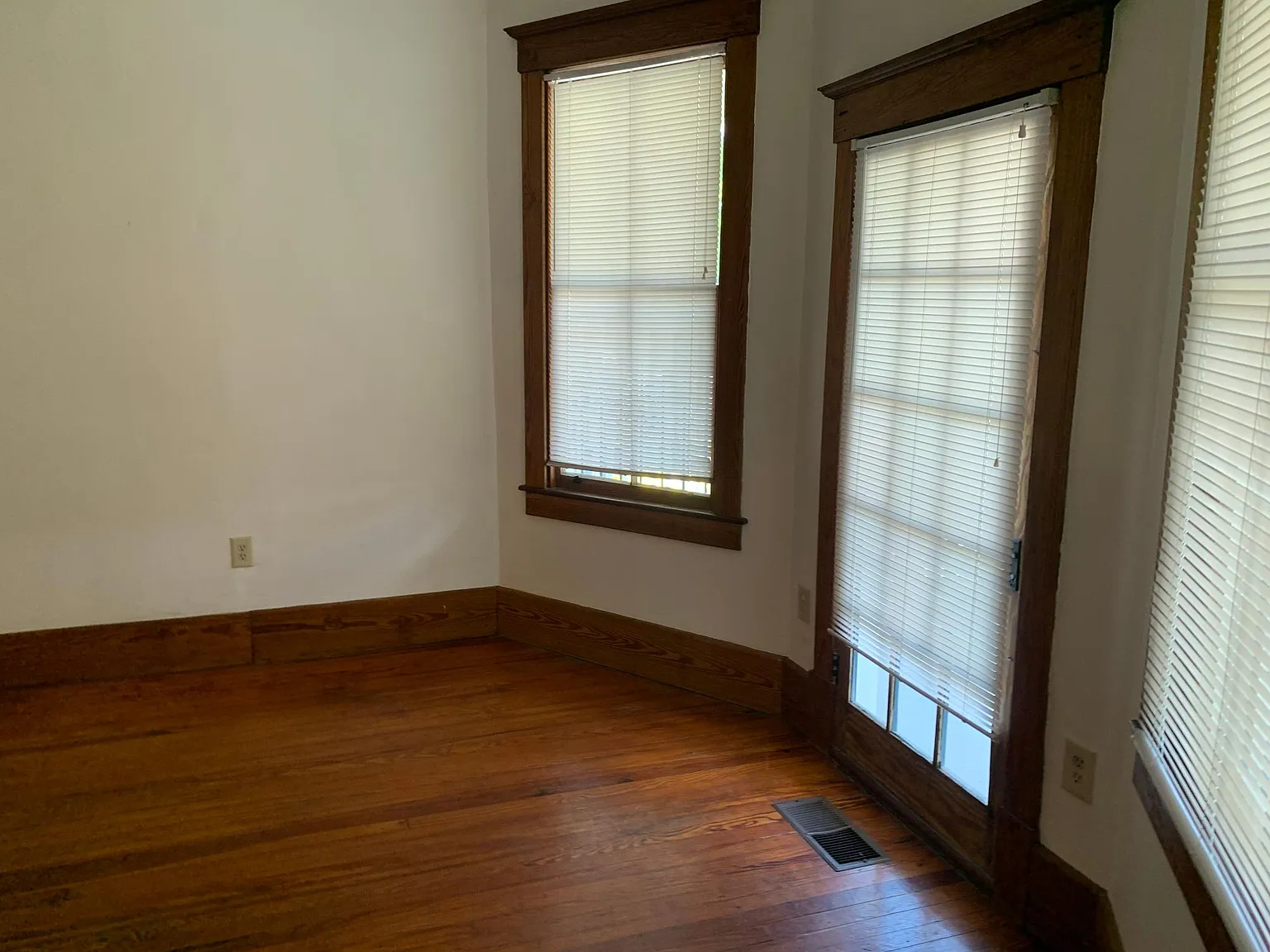 2 bed, 2730 sqft, $2,200 — Photo 2