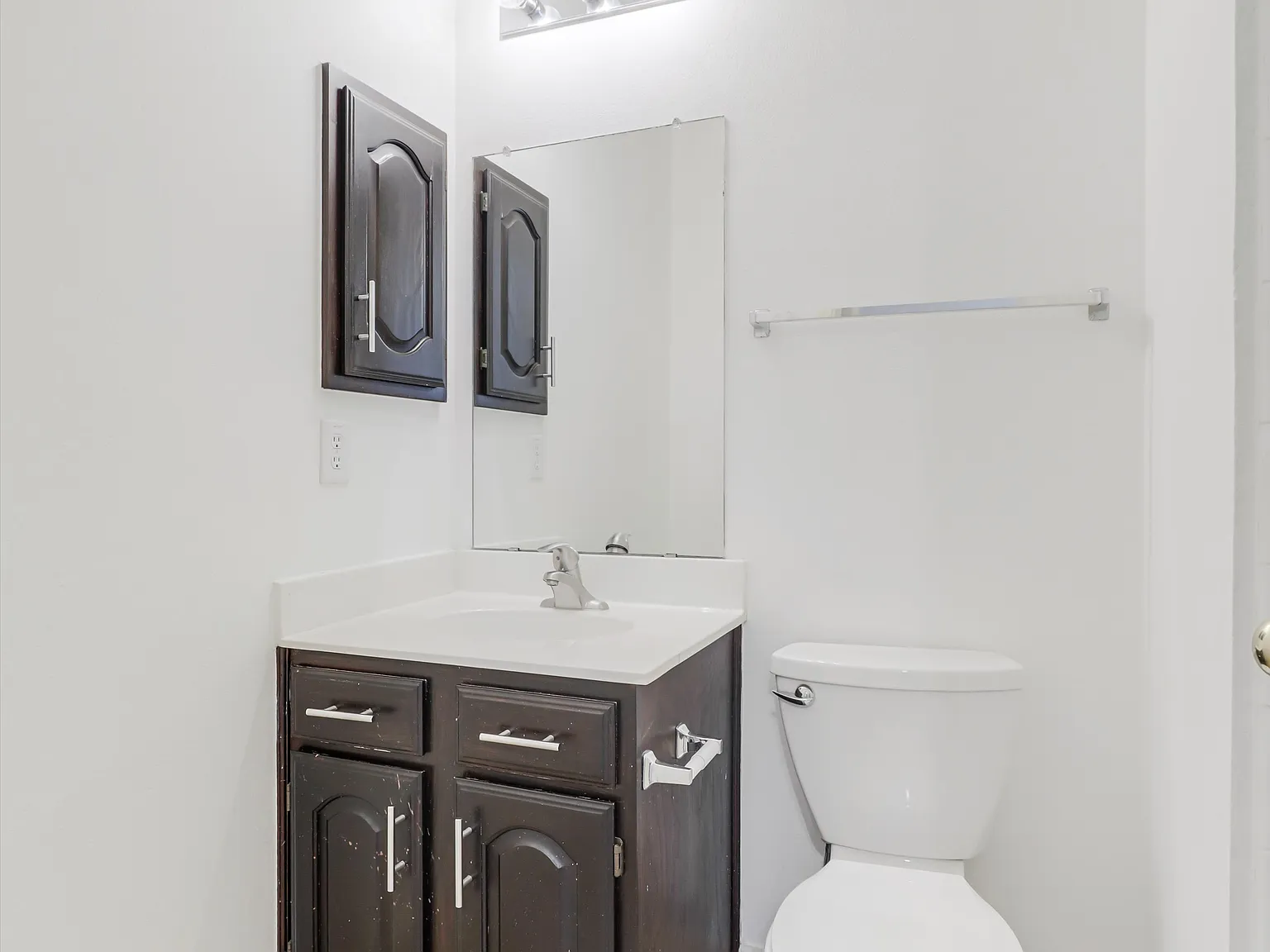 4 bed, 3009 sqft, $3,700 — Photo 3