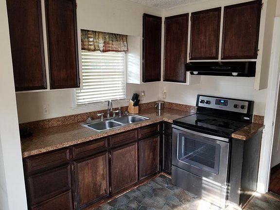 2nd image of 803 Fleming St