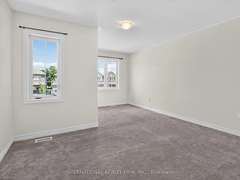 240 Ridley Cres — Photo 33