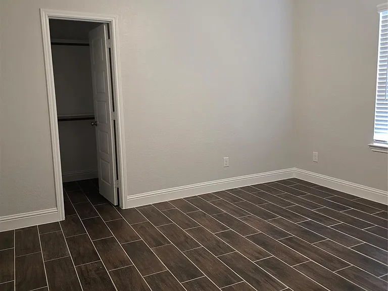 213 Adoue Ave — Photo 9