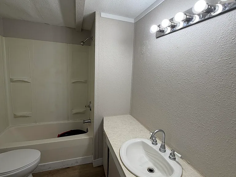 3705 W Locust St #9 — Photo 4