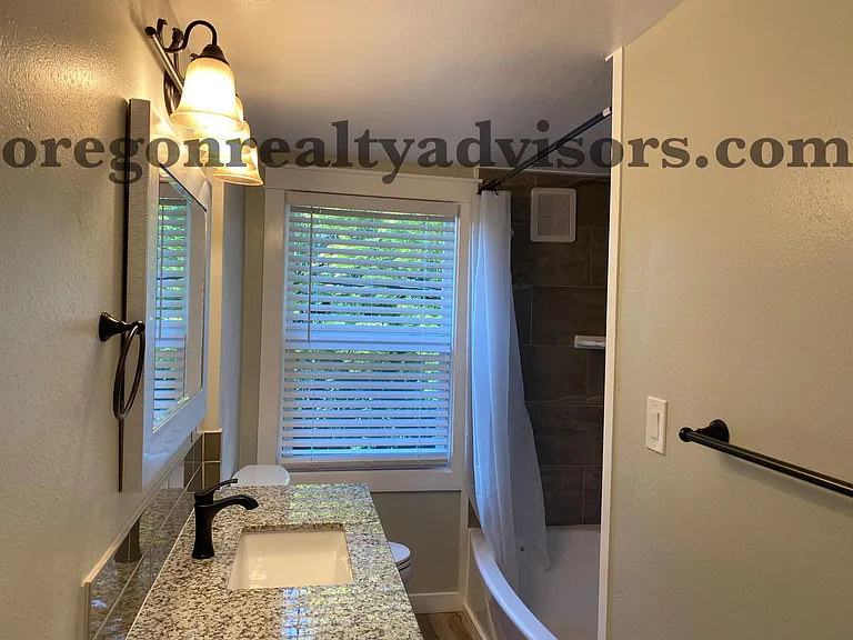 Upstairs Bathroom with tub