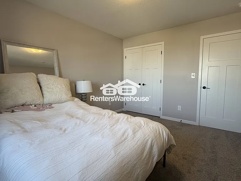 642 Shardlow Ln NE — Photo 10