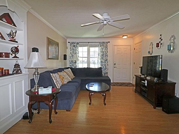 4th image of 520 Carriage Dr