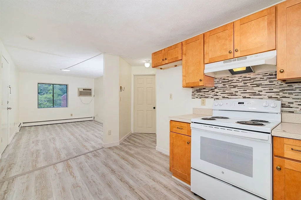 Building Photo - 72 Martensen St #3