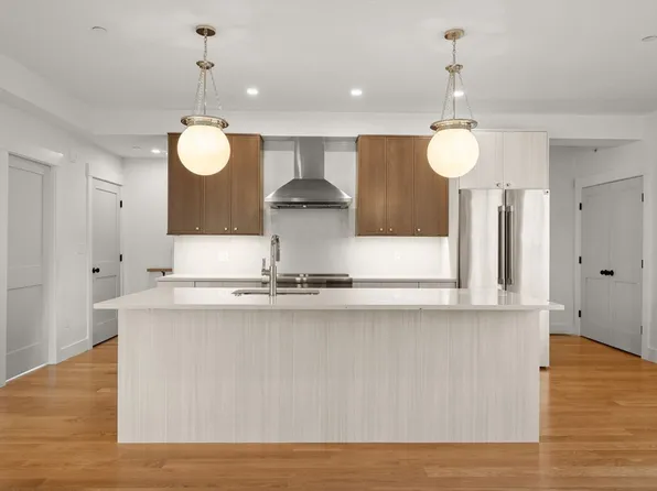 6 Dellmore Rd #3, Jamaica Plain, MA 02130