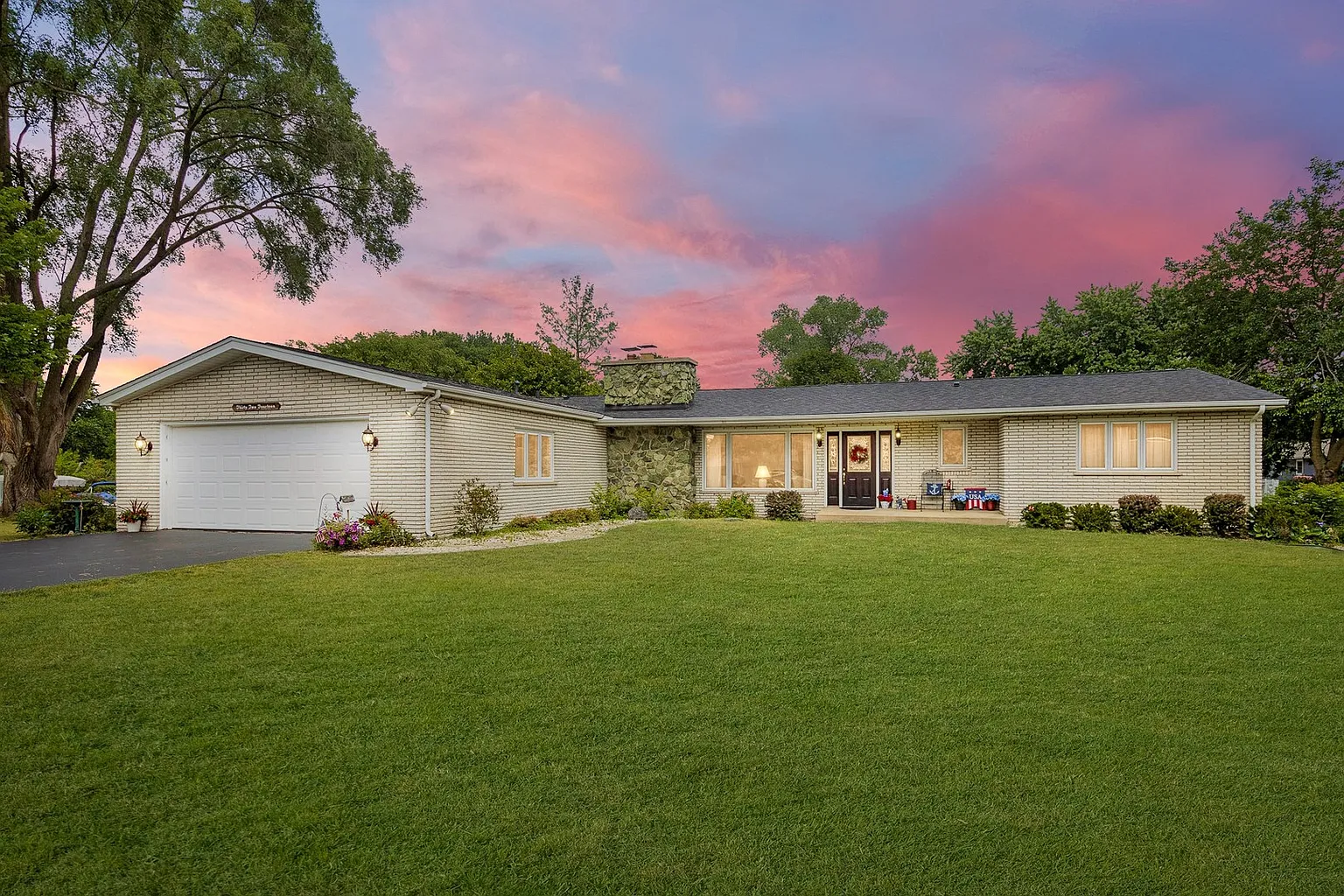 3214 Oakdale Ave photo 1
