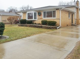 8040 Gross Point Rd, Morton Grove, IL 60053