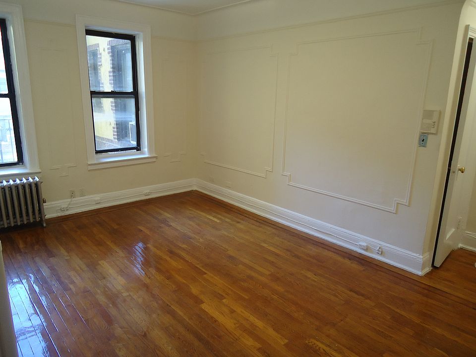 1st image of 3216 Crescent St #3C