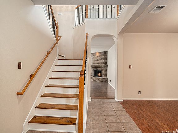 5th image of 125 earhart ln