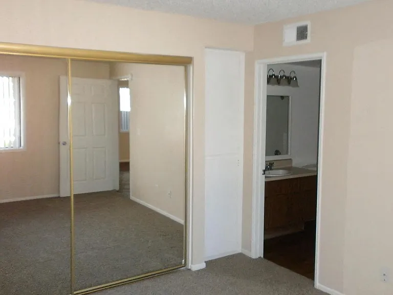 Madison Park Apartments — Photo 36