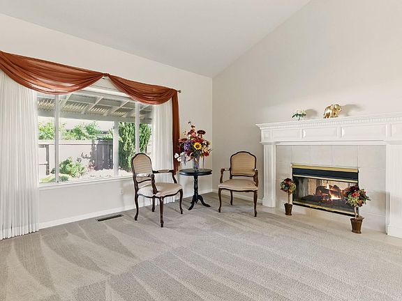 5th image of 1055 Elsbree Lane