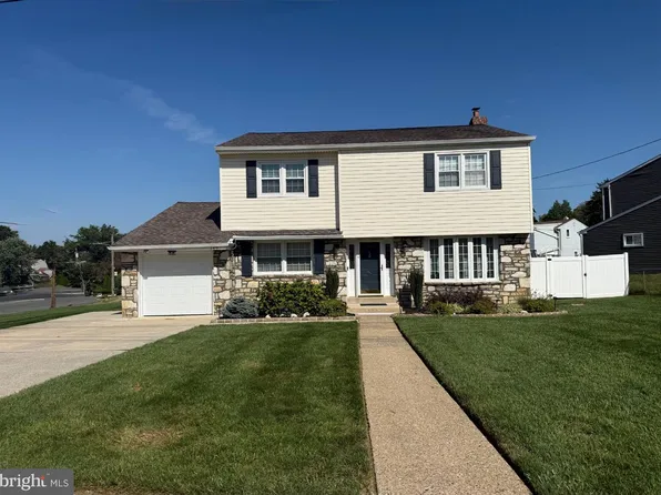 149 Laurie Ln, Philadelphia, PA 19115