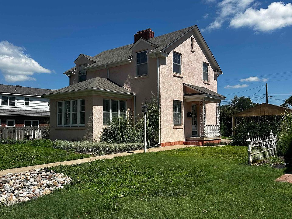 1st image of 213 W 21st St