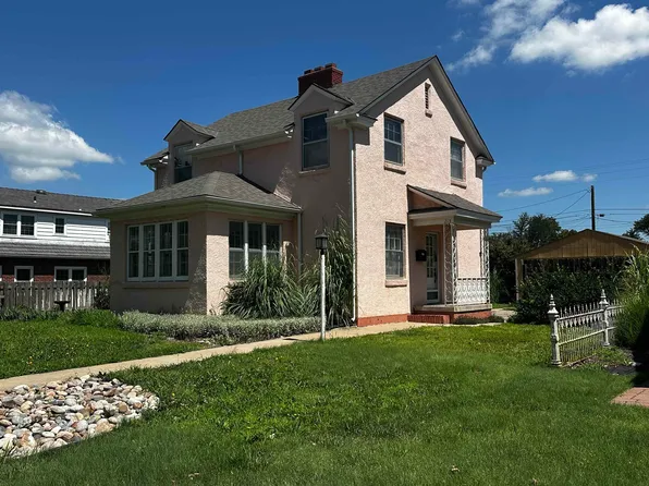 213 W 21st St, Hays, KS 67601