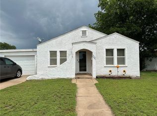 316 S Robinson Ave, Mangum, OK 73554