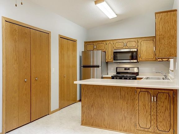 2nd image of 3327 Greenbrier St #D-301