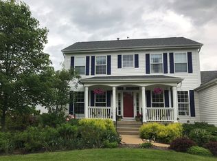 303 Garrison Cir, Pt Barrington, IL 60010