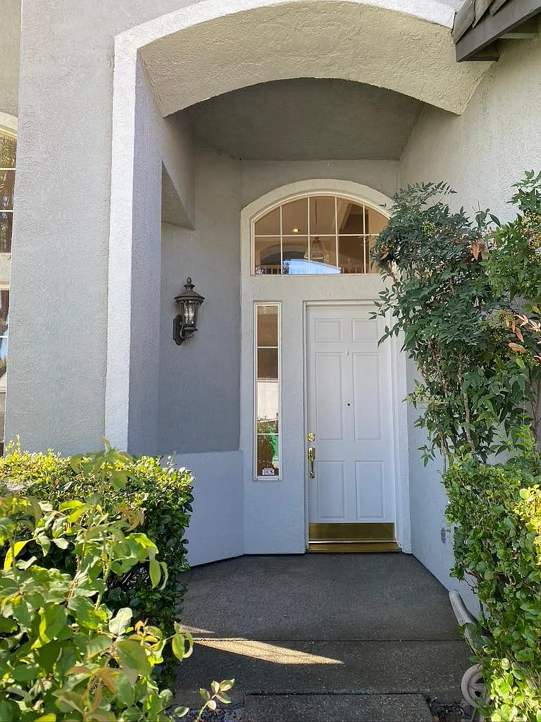 9803 Penbridge Dr — Photo 2