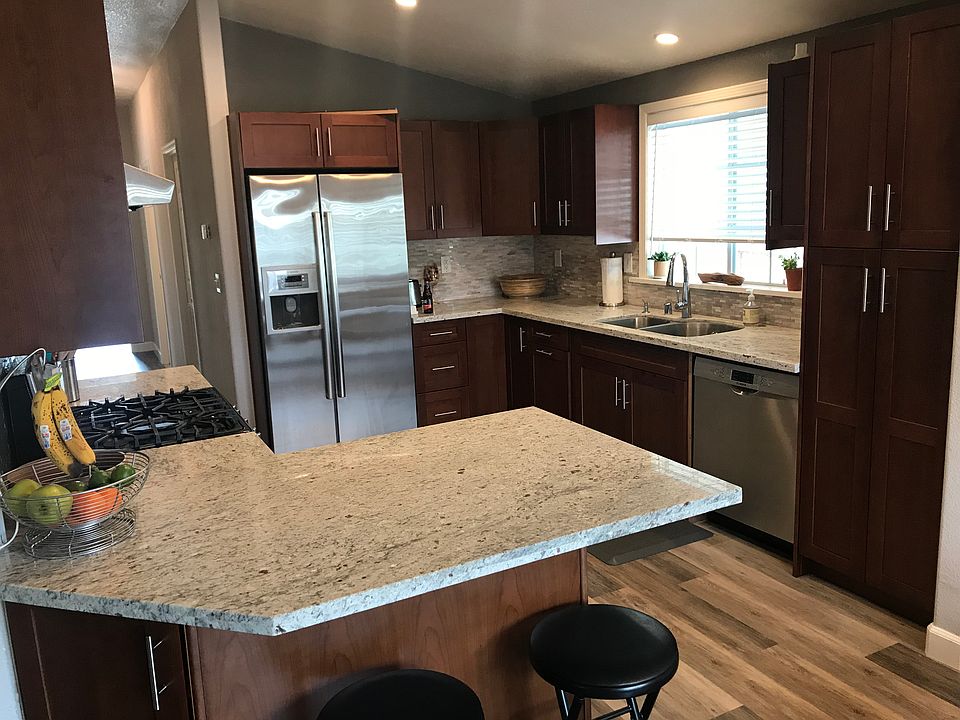 Brand new kitchen w granite