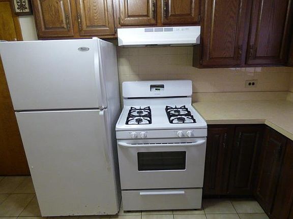 5th image of 5815 W Montrose Ave