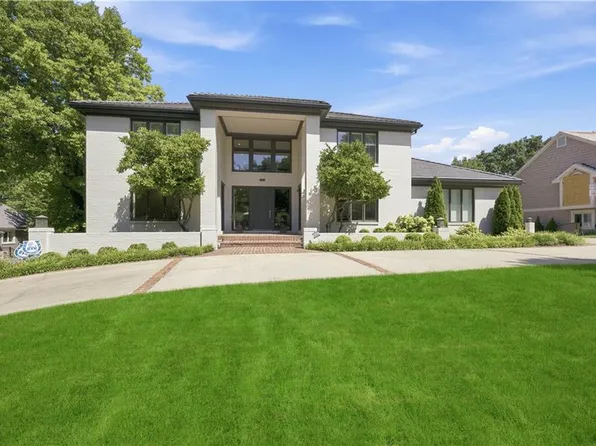 3048 W 118th Ter, Leawood, KS 66211
