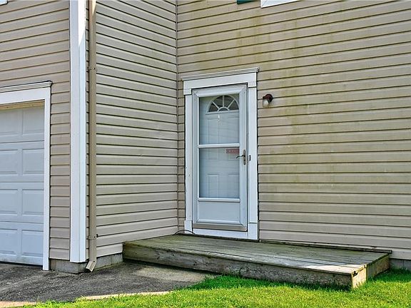 2nd image of 5329 Glenville Cir