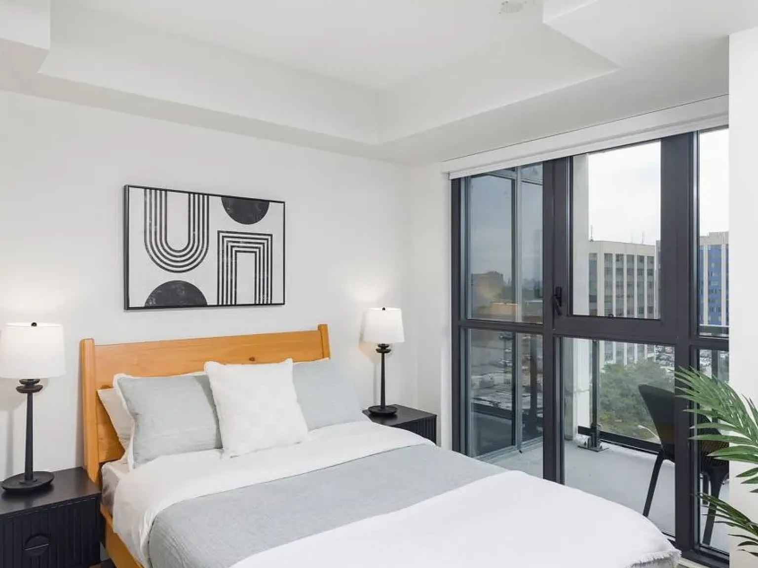 1 bed, 551 sqft, $2,400 — Photo 2