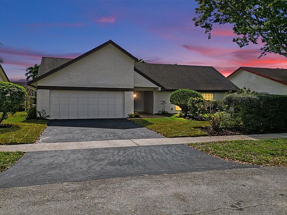 3rd image of 10220 NW 25th Street