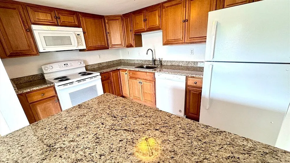 2 bed, 1040 sqft, $4,000 — Photo 1