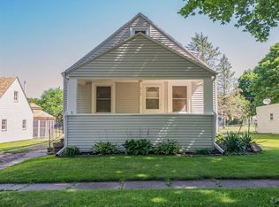 510 33rd St NE, Cedar Rapids, IA 52402