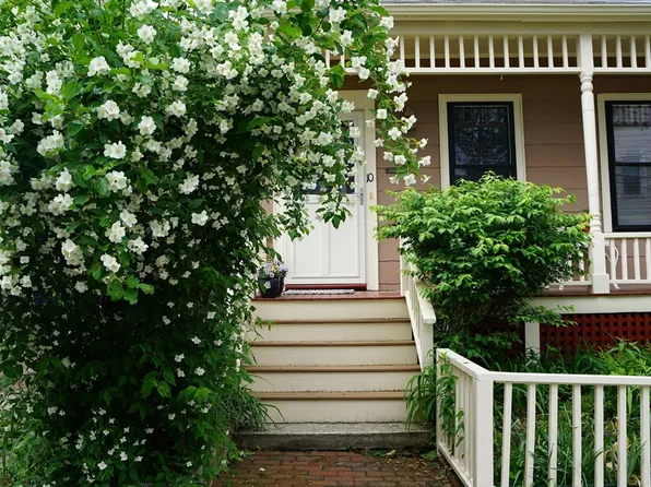 10 Mountain Ave, Somerville, MA 02143