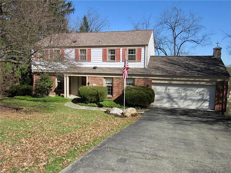 93 Country Club Dr photo 1