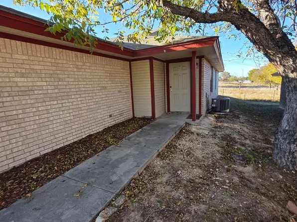 1703 Taylor St, Lampasas, TX 76550