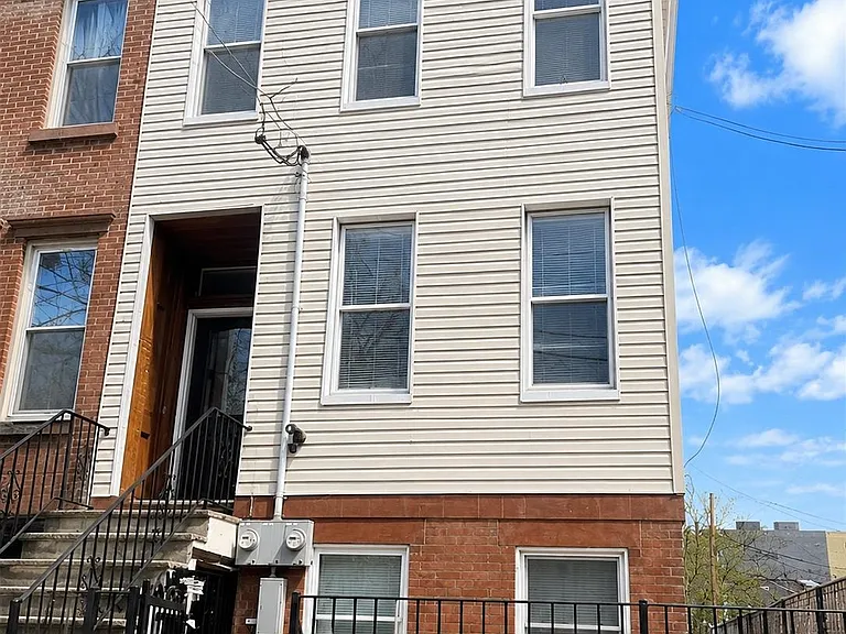 96 Maple St #1 — Photo 1