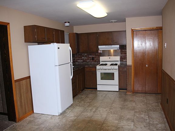 3rd image of 2712 Strawbridge Pl