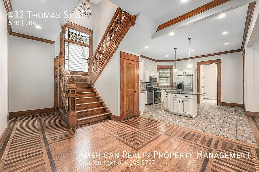 5 bed, 3000 sqft, $3,600 — Photo 2