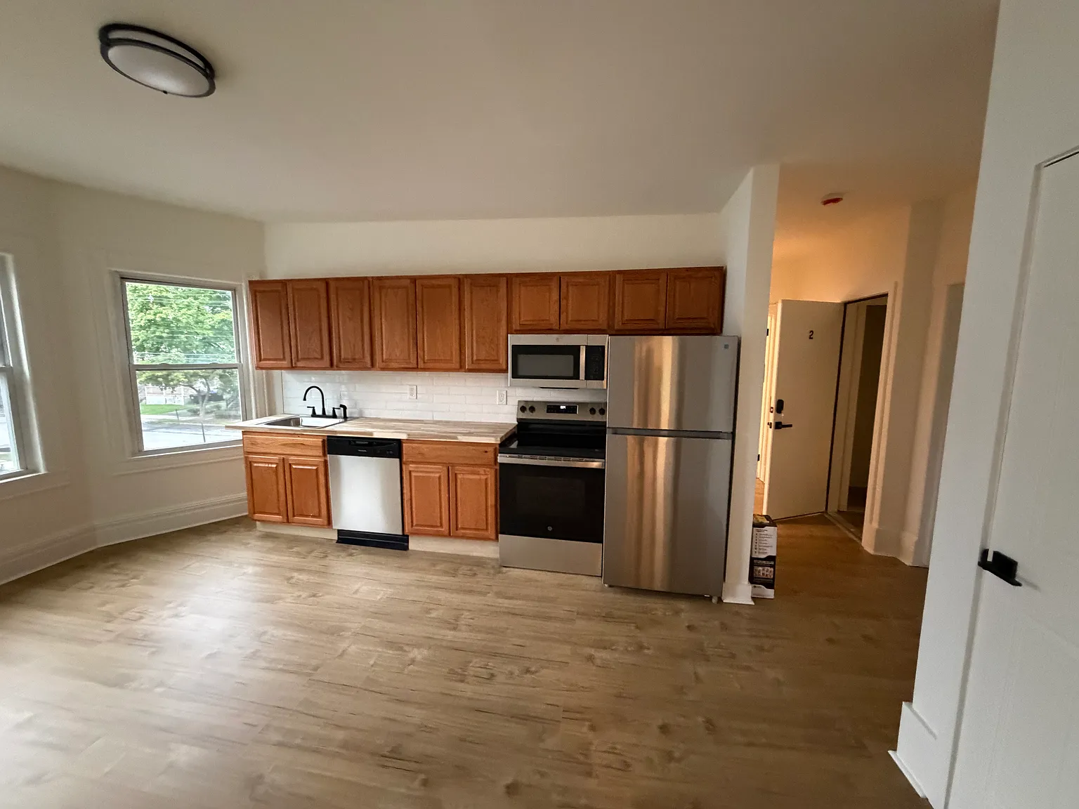 3 bed, 1100 sqft, $2,450 — Photo 4